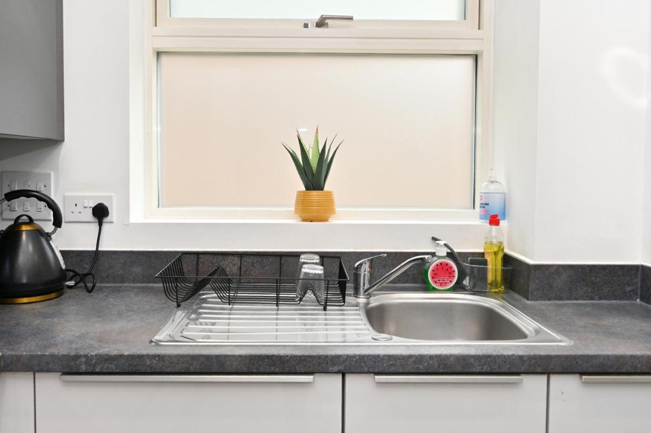 Luxury 2Bedroom - 2Bath - Prime Location - Patio Harrow on the Hill Ngoại thất bức ảnh